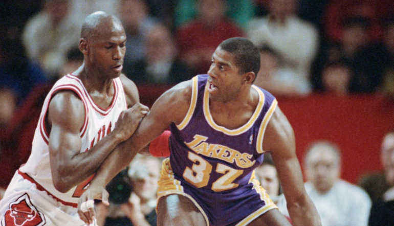 Michael Jordan y Magic Johnson en el logo de la NBA
