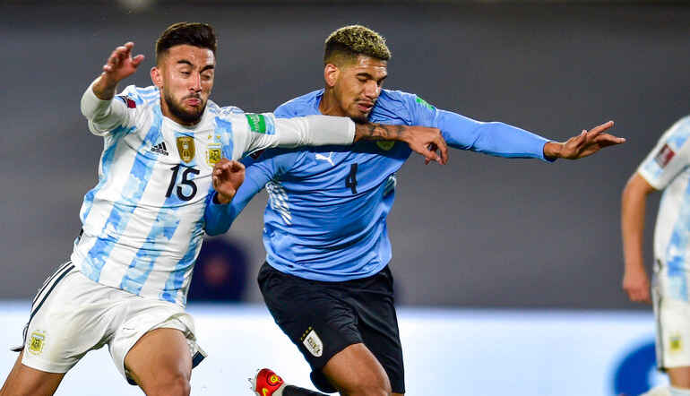 Araujo jugando con Uruguay