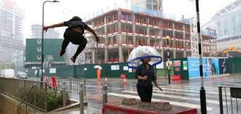 El parkour es un deporte urbano muy seguido por los jovenes