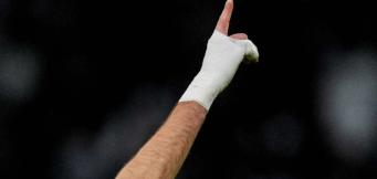 Dedo y mano de benzema