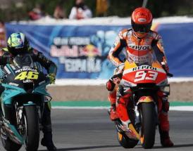 patada de Márquez a Rossi en 2025